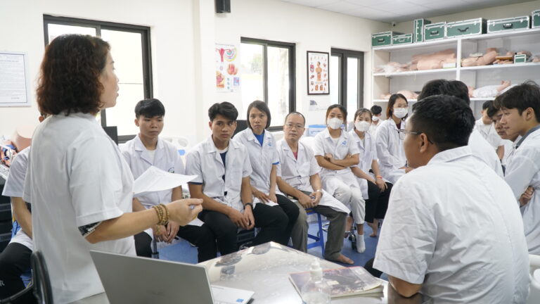 Dự báo điểm chuẩn ngành Điều dưỡng 2025